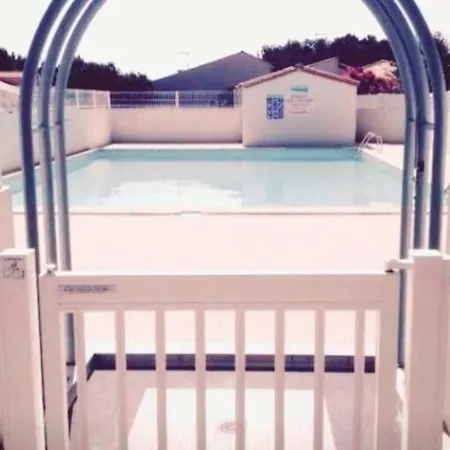 Maison Bord De بيت للعطل